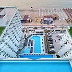 Rosa Mar In Infinity Pool & Navodari