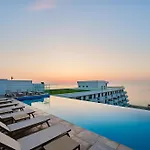 Rosa Mar In Infinity Pool &